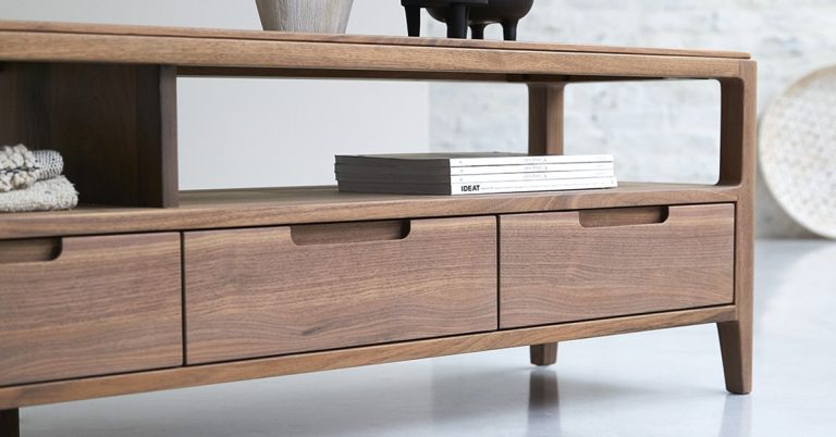 Diófa bútorok: klasszikus faanyag modern designnal